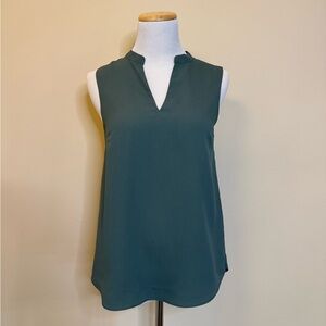 H&M Sleeveless Blouse Size 2 Green V Neck Workwear Minimalist Top